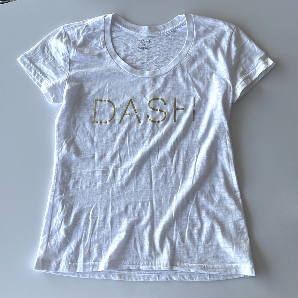 DASH on Melrose Kardashian T-shirt 💛 Flawless & SO soft!